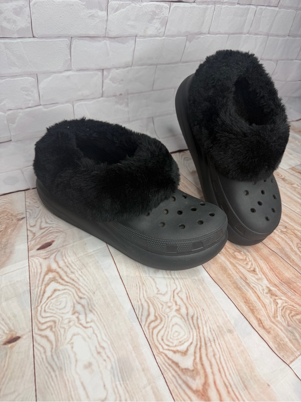 Crocs Black Faux Fur Slide Clogs Women’s Size 9 / Men’s Size 7 - Picture 3 of 8